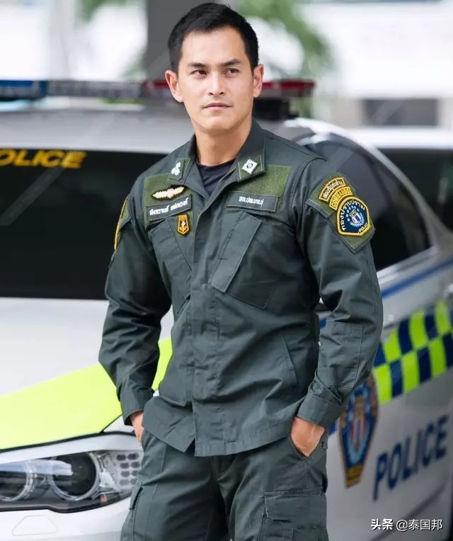 警察是泰国帅哥比例较高的一个行业，让我们看看制服帅哥们